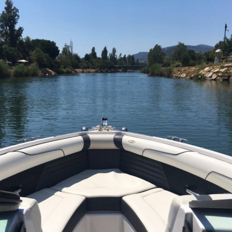 Bateau confortable à louer - Regal 2100 RX Surf 300cv 2016