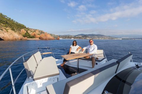 Bateau à moteur à louer à Cannes - Galeon Boat Fly 500