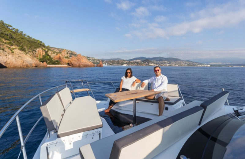 Bateau à moteur à louer à Cannes - Galeon Boat Fly 500