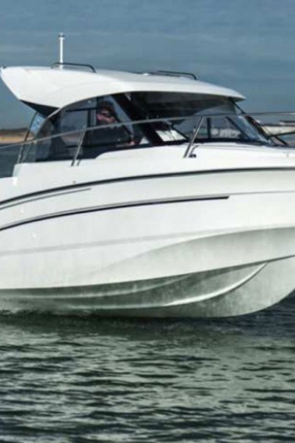 Beneteau Antares 6 personnes à louer à Mandelieu La Napoule Côte d'Azur