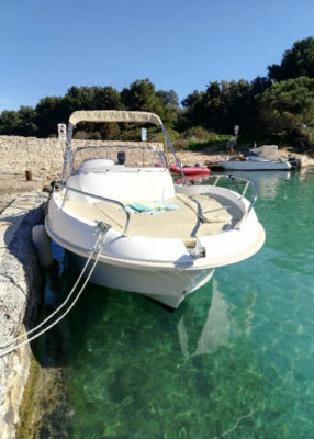 Flyer 550 SD à louer à Cannes entre amis - PassionBoat