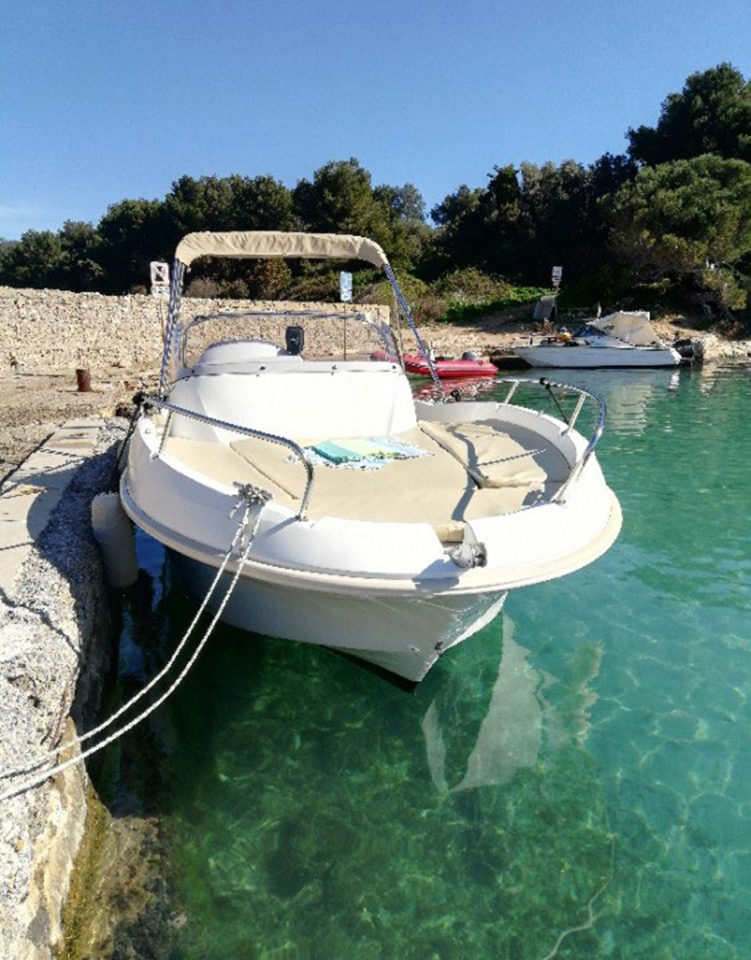Flyer 550 SD à louer à Cannes entre amis - PassionBoat