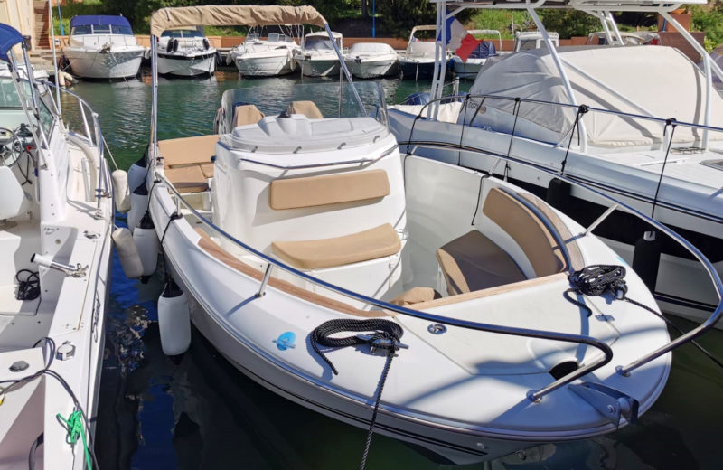 Passionboat_mandelieu_Cap-Camarat-755WA_a_louer2 Bateau Cap camarat 7.5 à loue à Mandelieu - Passionboat Mandelieu