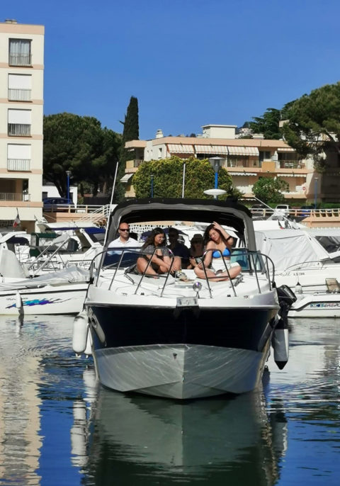 Maxum 2900 SE à louer sur la Côte d'Azur - PassionBoat Mandelieu