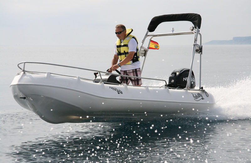 Passionboat_whaly_435 Passionboat - Location Bateau sans permis Whaly 435 - Mandelieu