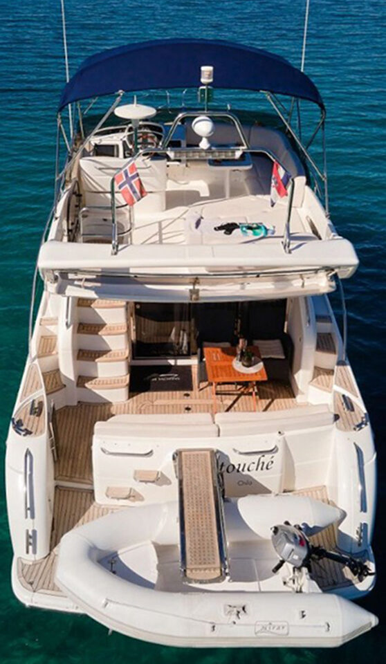 Passion boat. Location bateau 10 personnes Princess 42 sur la Côte d'Azur