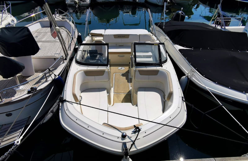 Passionboat_mandelieu_Bateau_Bayliner_VR5_a_louer-(3) Location bateau 8 personnes à Mandelieu - Bayliner VR5 à louer à Mandlieu