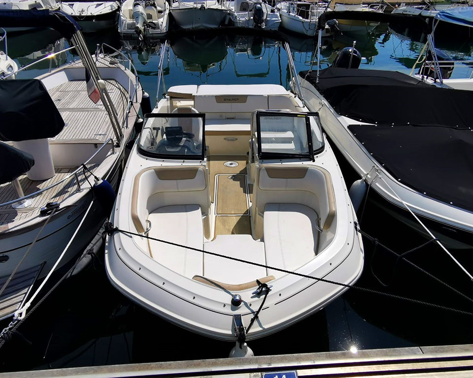 Location bateau 8 personnes à Mandelieu - Bayliner VR5 à louer à Mandlieu