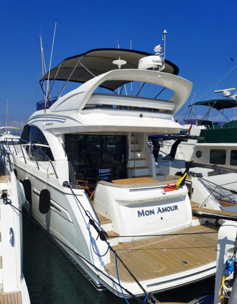 Bateau 12 personnes à louer Côte D'Azur. Princess V 49 - Passionboat Mandelieu