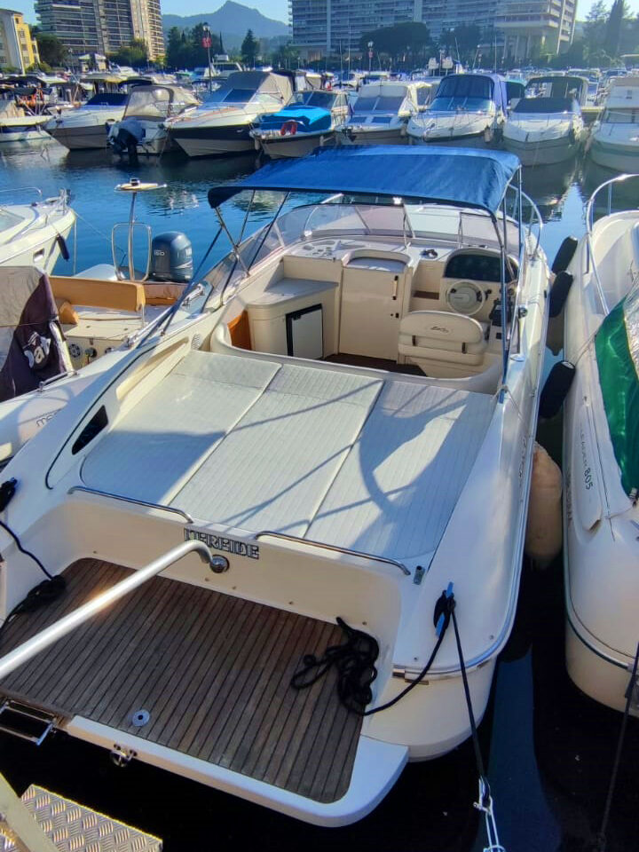 Bateau à louer à Mandelieu : Fiart 27 pouvant accueillir 8 personnes