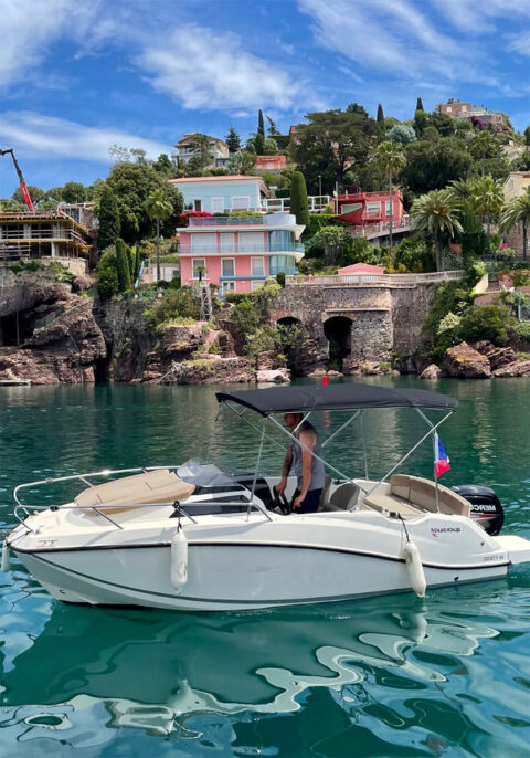 Bateau Quick Silver 555 Cabin à louer à Mandelieu