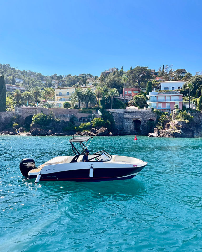 Bayliner VR5 à louer à Mandelieu