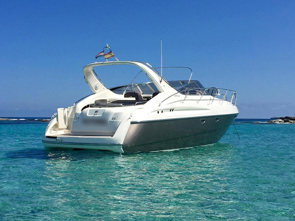 Luxueux yacht à louer à Antibes à partir de 1100€/jour