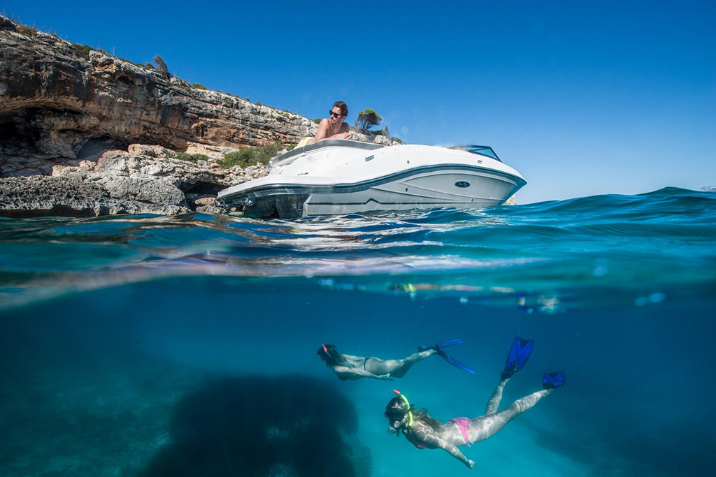 sea_ray_230_1