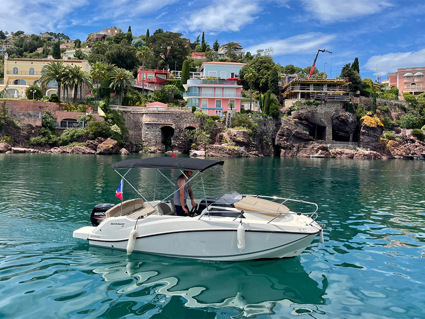QUICKSILVER-555-AIME Location bateau Quicksilver 555 en abonnement 6 et 12 mois
