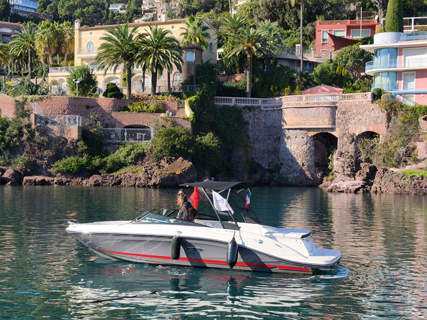 SEA-RAY-230_-JACARANDA-IV-PNG Location bateau Sea Ray 230 en abonnement 6 et 12 mois