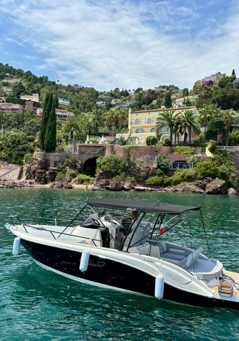 Bateau Eolo 8.30 à louer à Mandelieu - Capacité 9 personnes