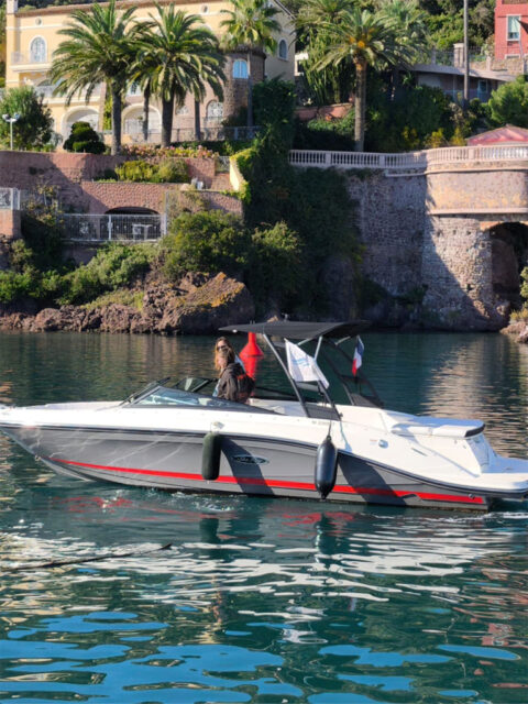 Sea Ray 230 SPX en location à Mandelieu - Passionboat