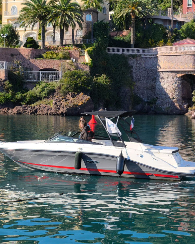 Sea Ray 230 SPX en location à Mandelieu - Passionboat
