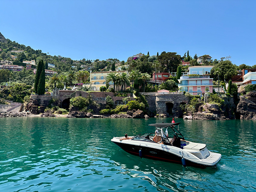 SEA-REAY-230-FLO-a-louer-a-mandelieu-en-formule-abonnement